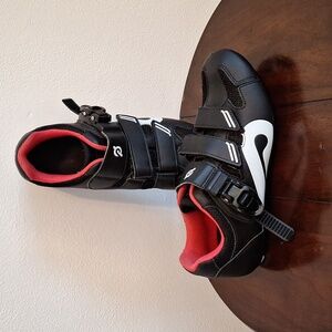 Womens Peloton biking shoes size 6